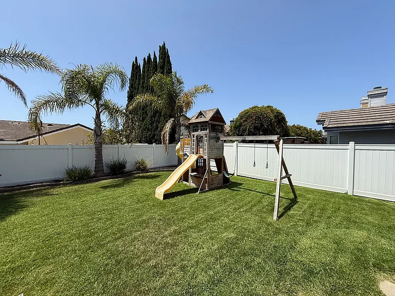 430 Carnation Pl — Photo 32
