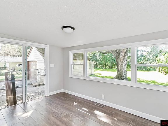 3rd image of 21 Southview Dr