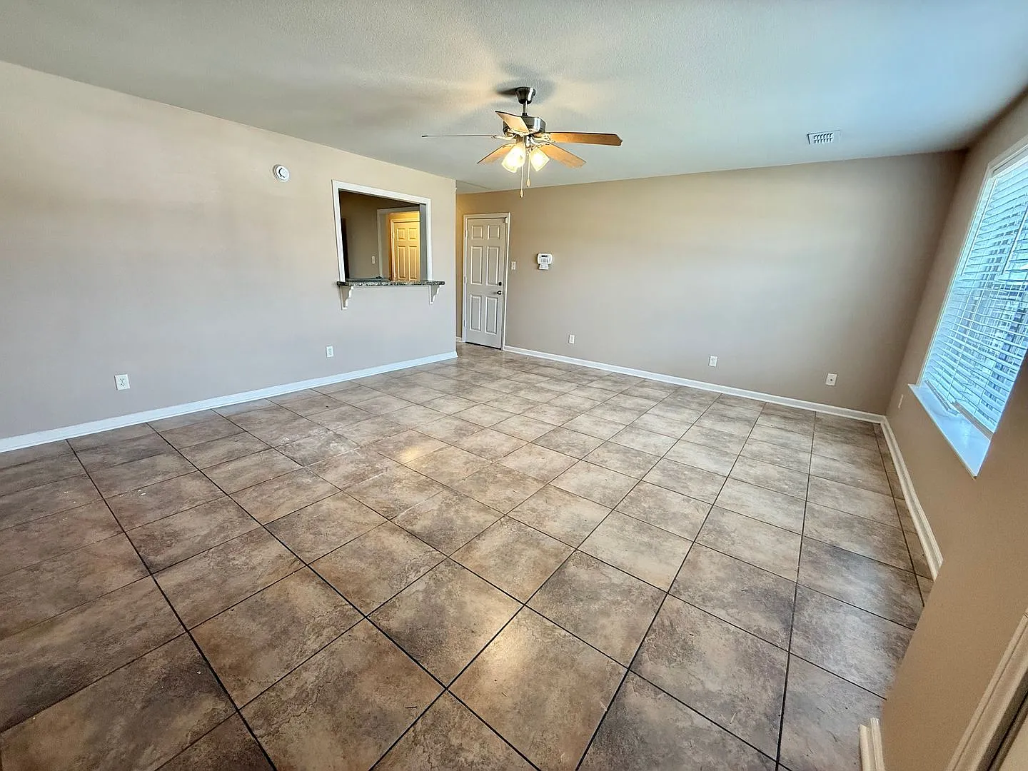 Renovated 3-bed/2-bath with garage! — Photo 2