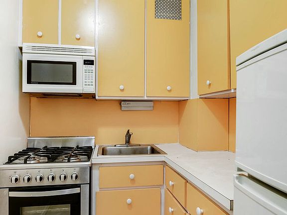 5th image of 210 E 36th St APT 7E
