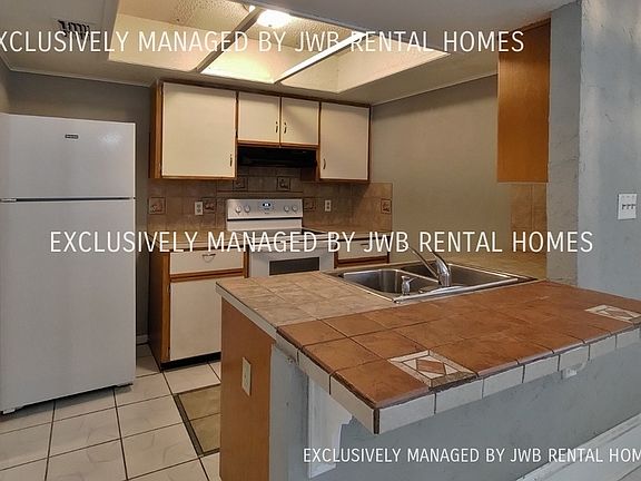 4th image of 8322 N Century Point Dr