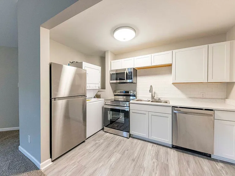 205 W Woodruff — Photo 1