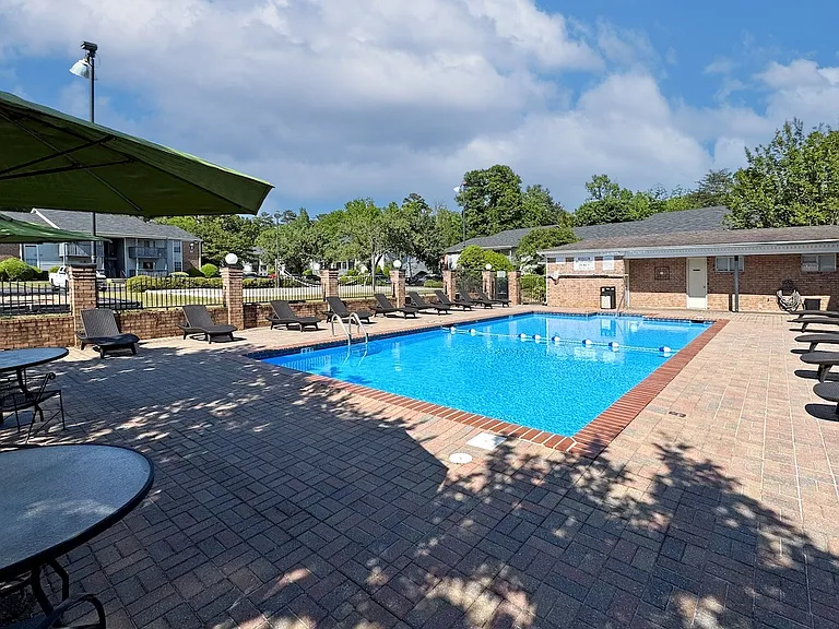 Ascot Place Apartments — Photo 7