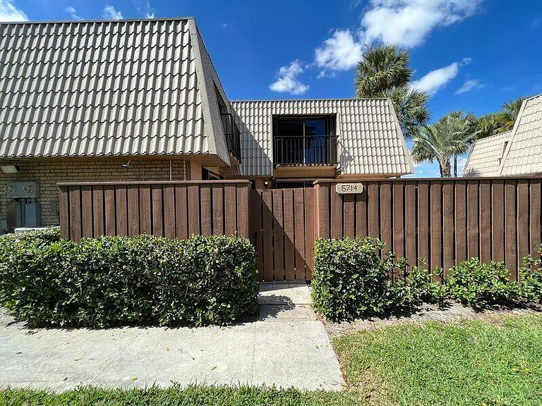 5714 57th Way — Photo 3