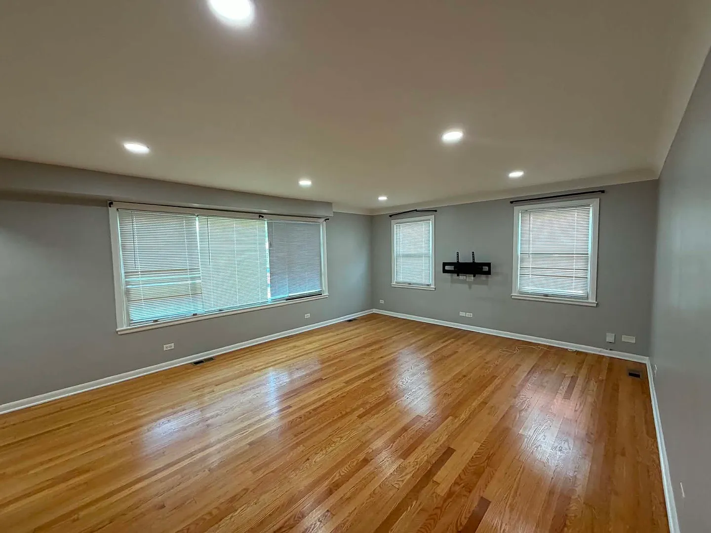 3 bed, 1095 sqft, $3,200 — Photo 3