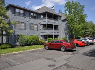 810 Woodhaven Dr, Edison, NJ