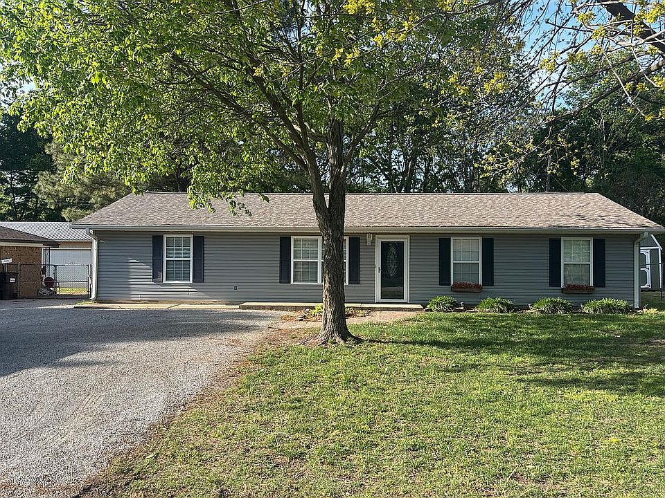 1st image of 102 Vandiver St