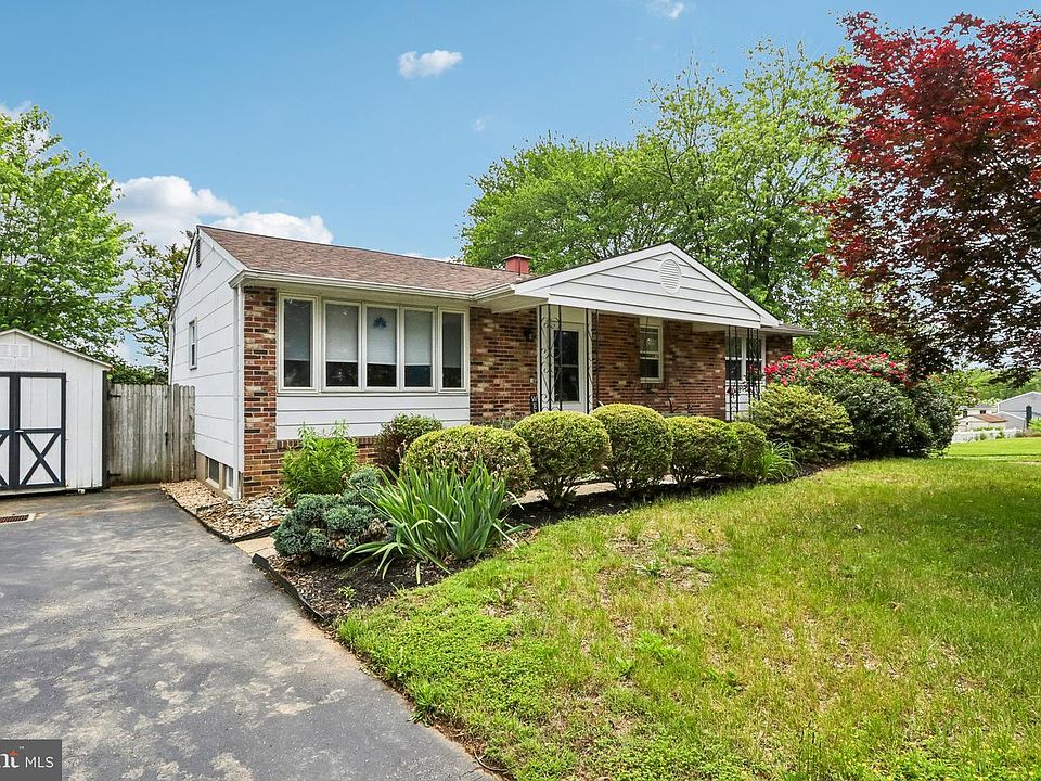 1st image of 115 Brewster Dr