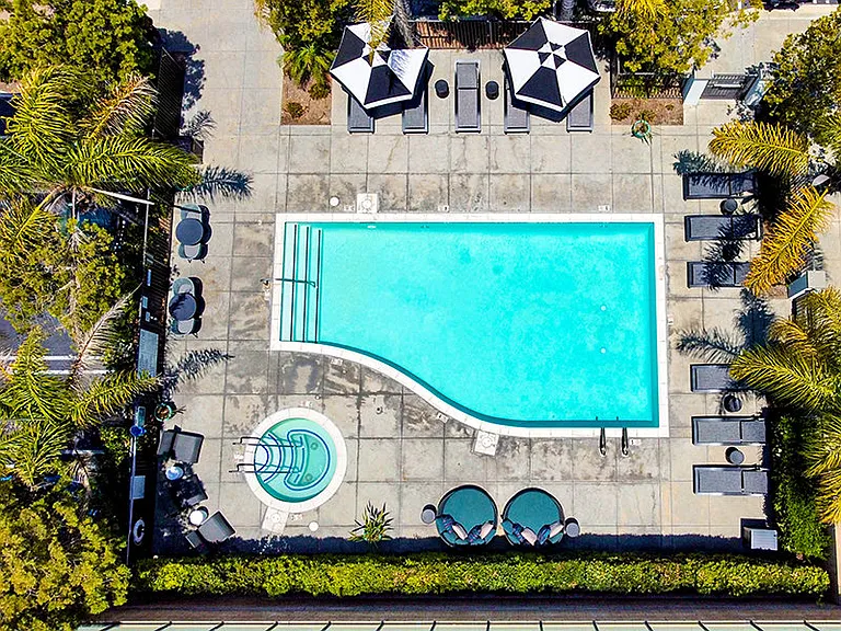 Placita Luxe Residences — Photo 32