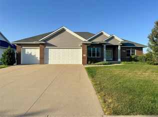 275 Landau St, Robins, IA 52328