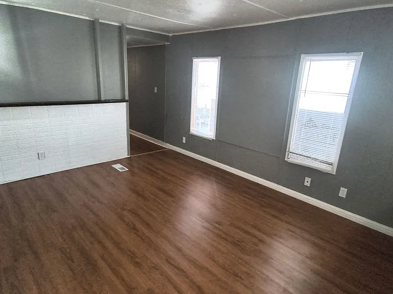 570 Oak Ave — Photo 3