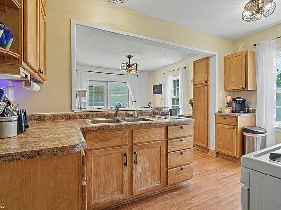 5th image of 2108 Burlington Ave