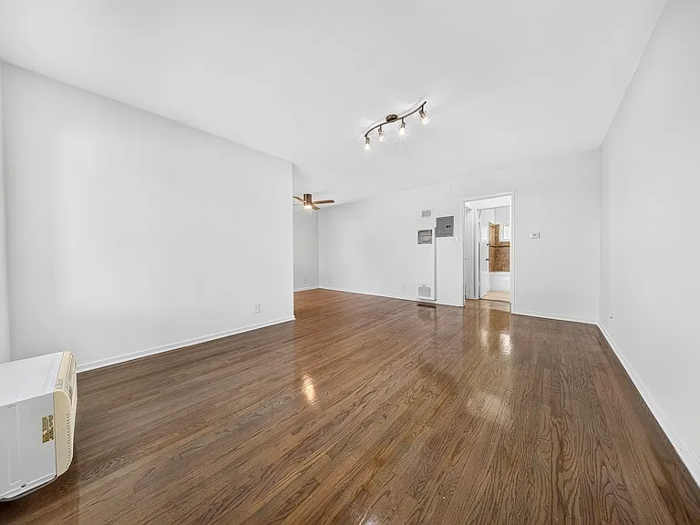 1412 W. 17th St — Photo 3