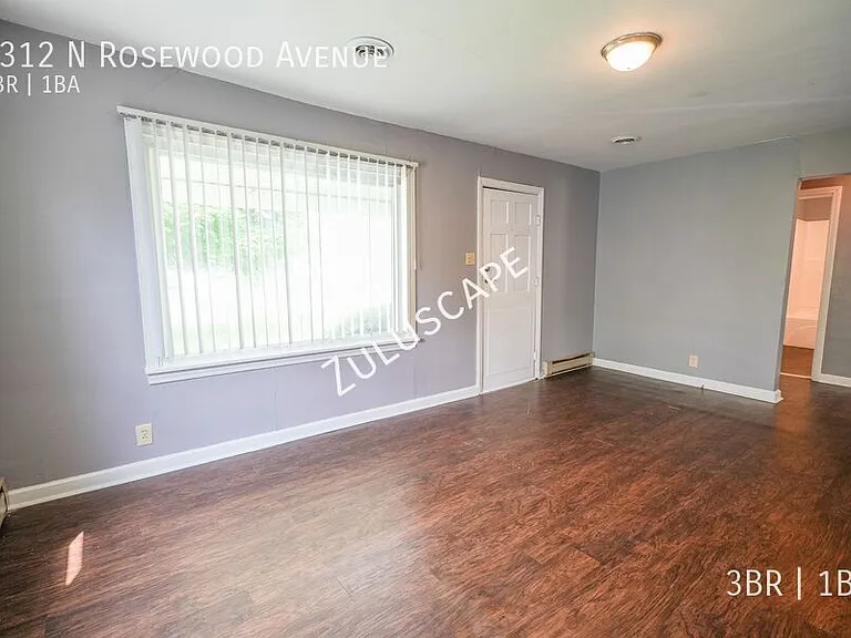 2312 N Rosewood Ave — Photo 3