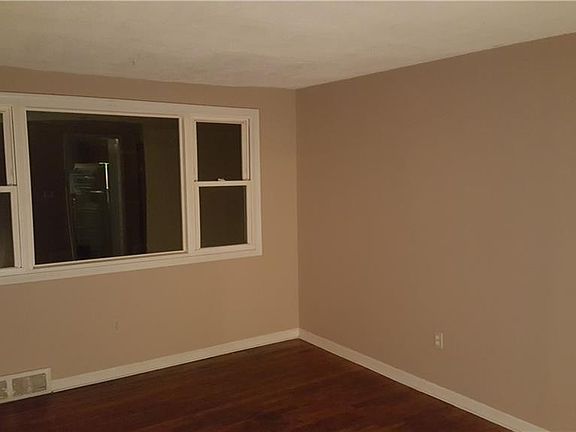 4th image of 113 Dearborn Pl #2