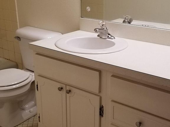 Double vanity in bathroom