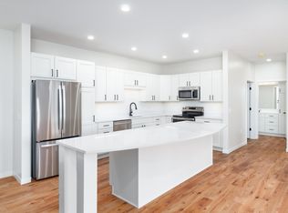 2350 Harbor Pl #211, Mound, MN 55364