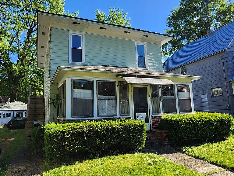 313-315 Wildwood Ave — Photo 2