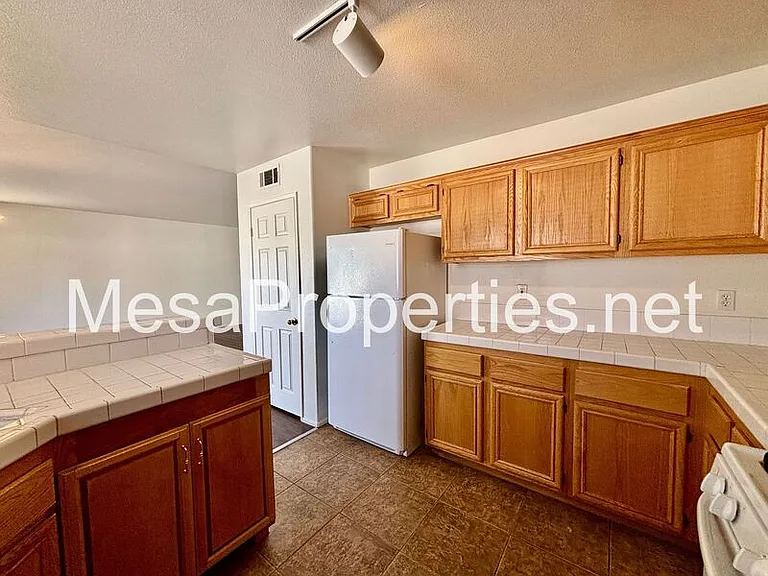 15083 Brown Ln — Photo 7