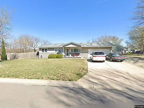 112 E North Point Dr Photo 1