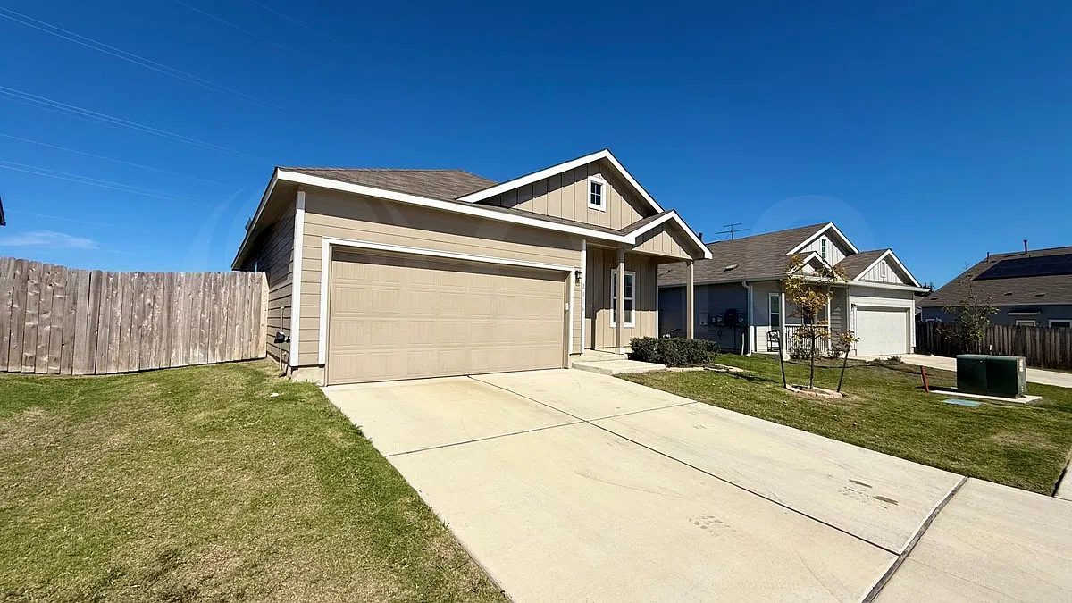 3 bed, 2.0 bath, 1217 sqft, $1,950 — Photo 2