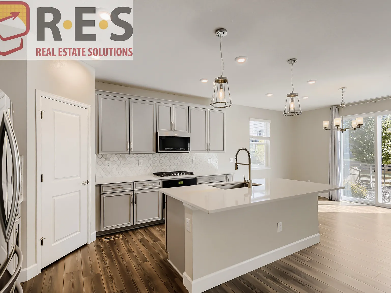 5 bed, 3.5 bath, 3977 sqft, $3,550 — Photo 3