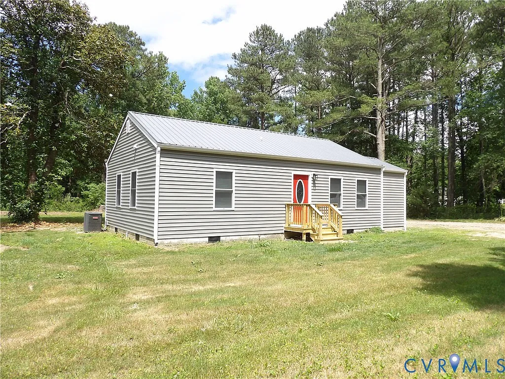 2 bed, 1.0 bath, 888 sqft, $1,750 — Photo 2