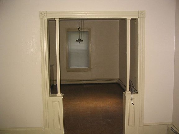 40 Yeoman St. Dining Rm.