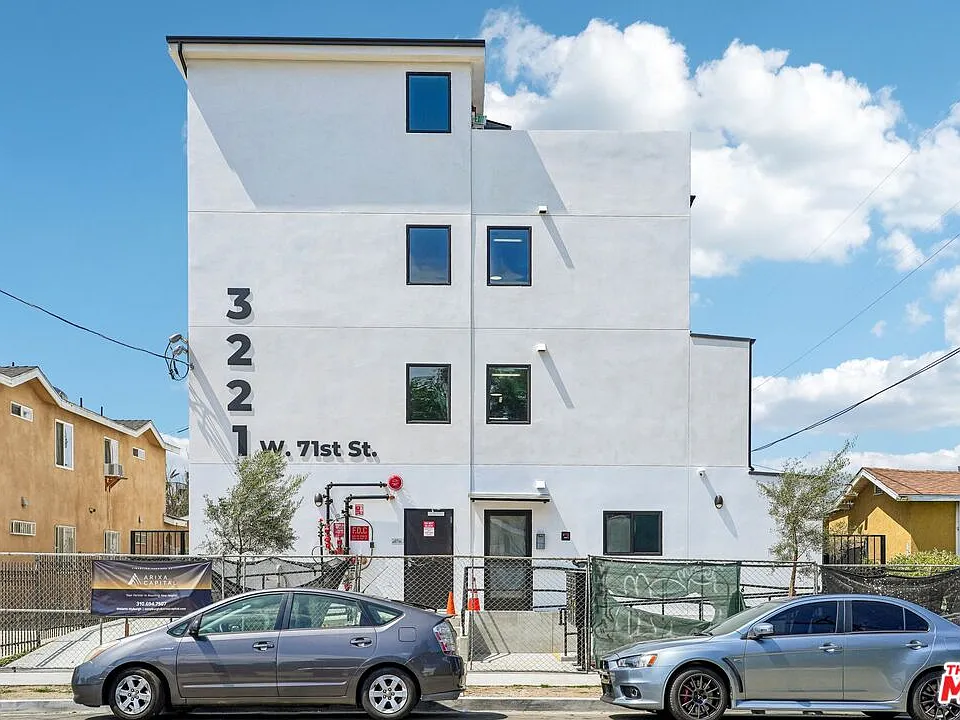 3221 W 71st St