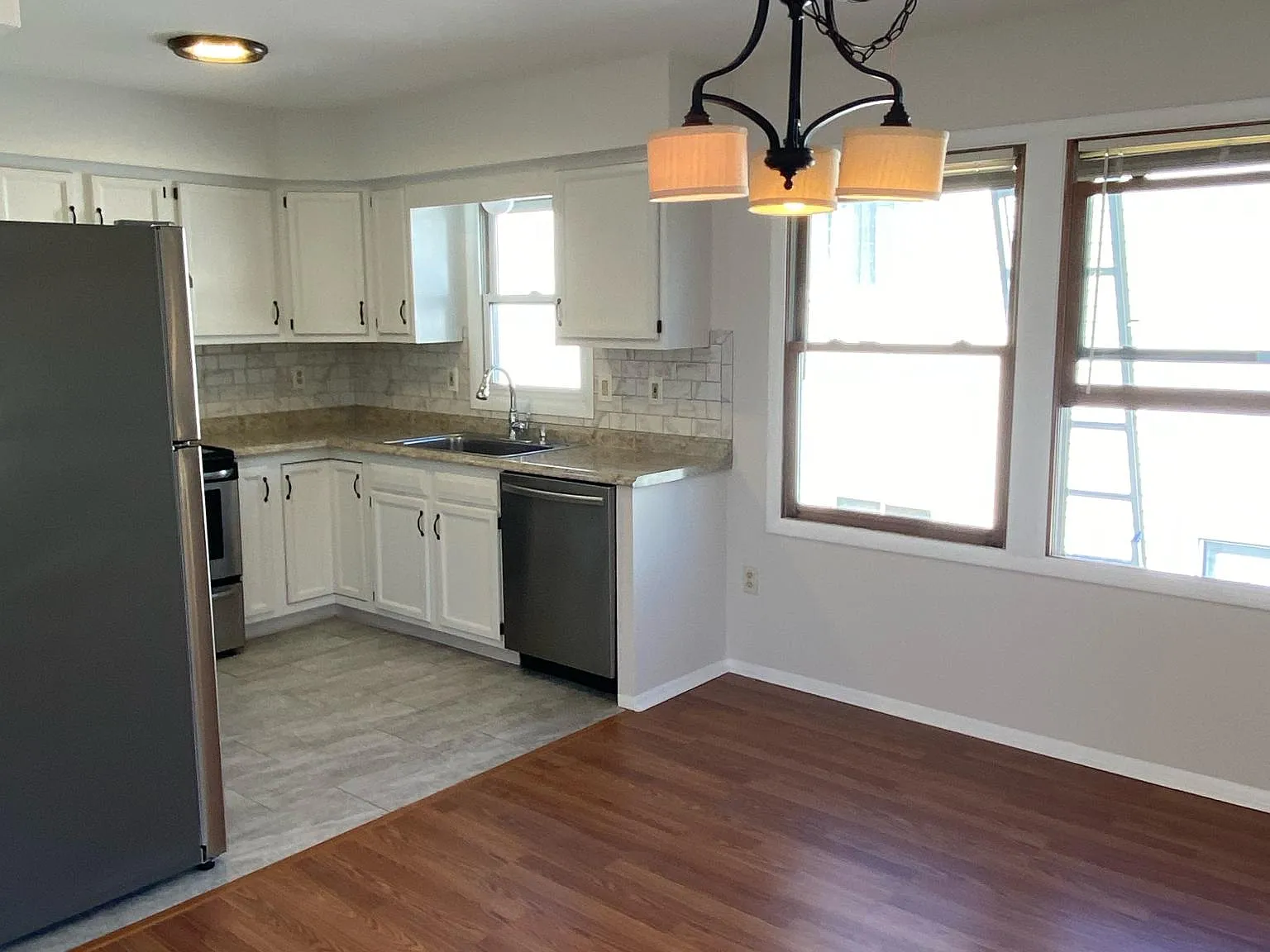 3 bed, 1.5 bath, 1300 sqft, $3,600 — Photo 3