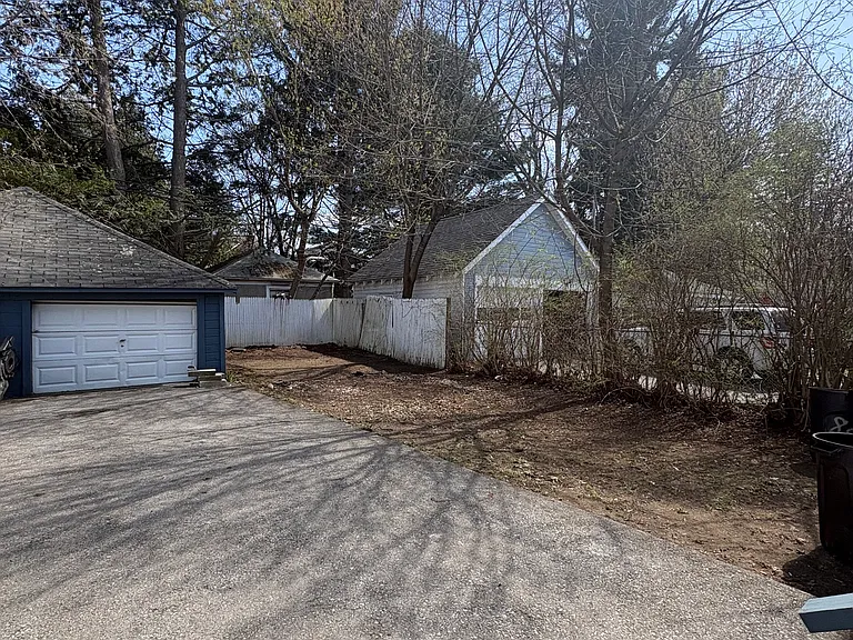 826-28 Hampton Ave #2 — Photo 13