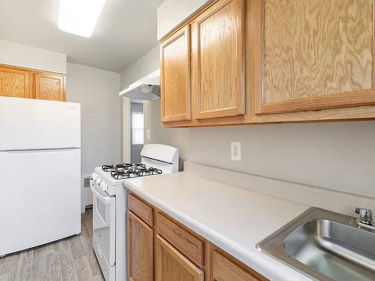 Bedford and Victoria Station Apartments — Photo 15