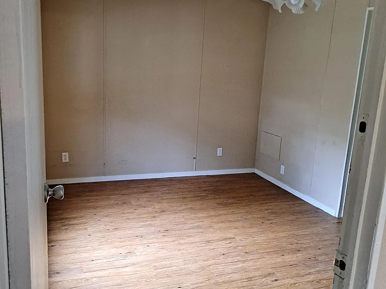 2000 S Burleson Blvd #13 — Photo 9