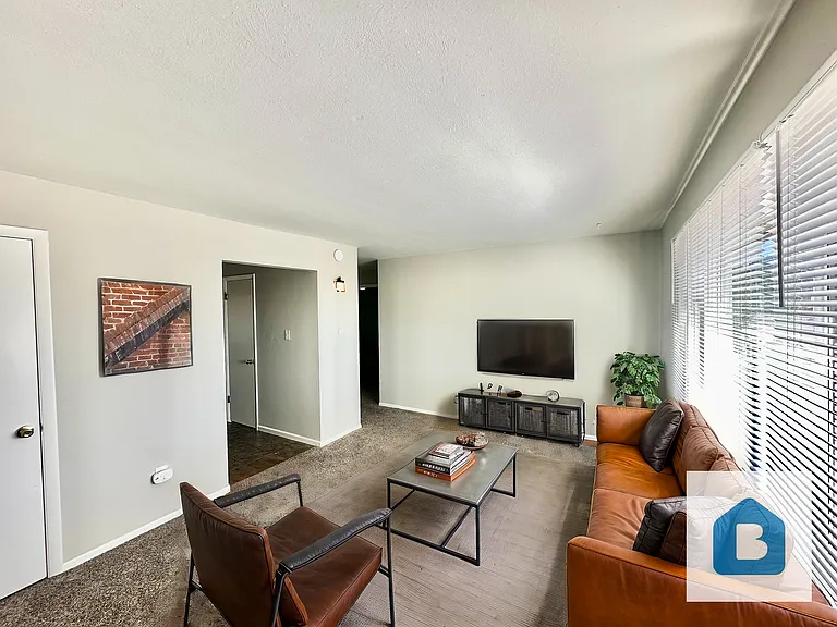 6450 Chippewa Rd — Photo 8