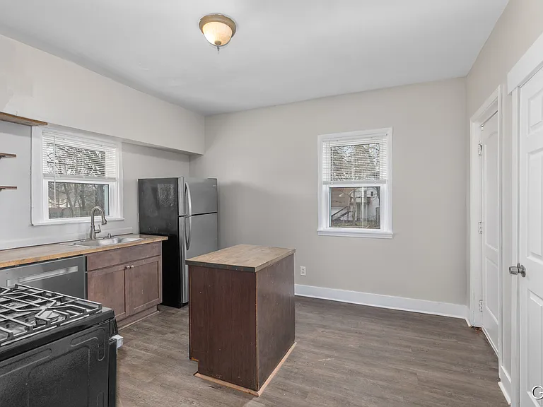 835 Bates St SE — Photo 4