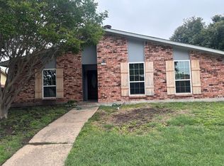 722 Greenhill Ln, Grand Prairie, TX 75052