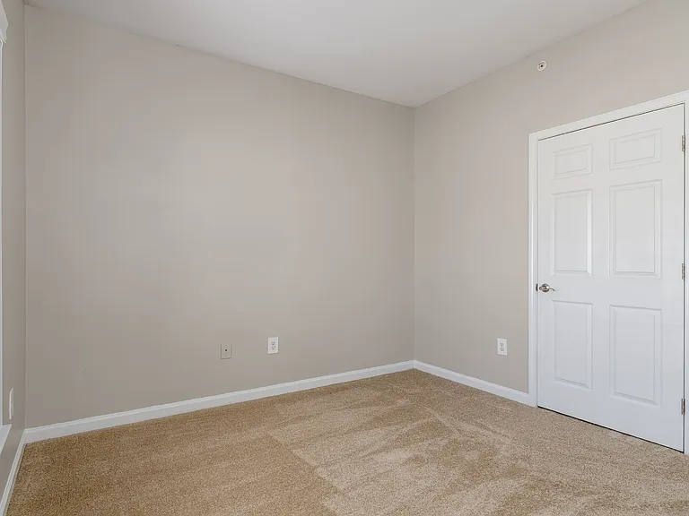 Marshall Square Apartments — Photo 12