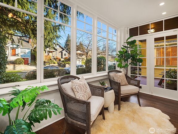 3rd image of 5027 8th Avenue NE