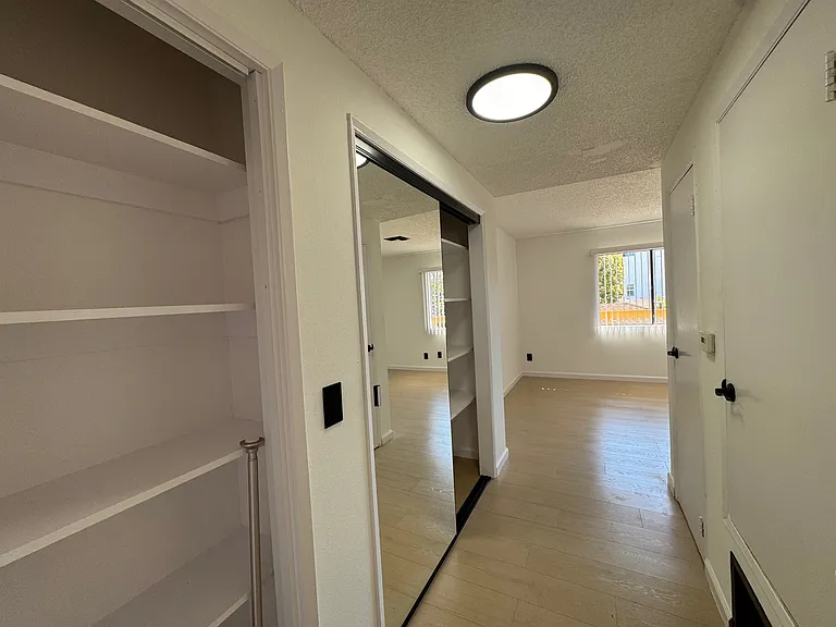 617 N Harvard Blvd #202 — Photo 12