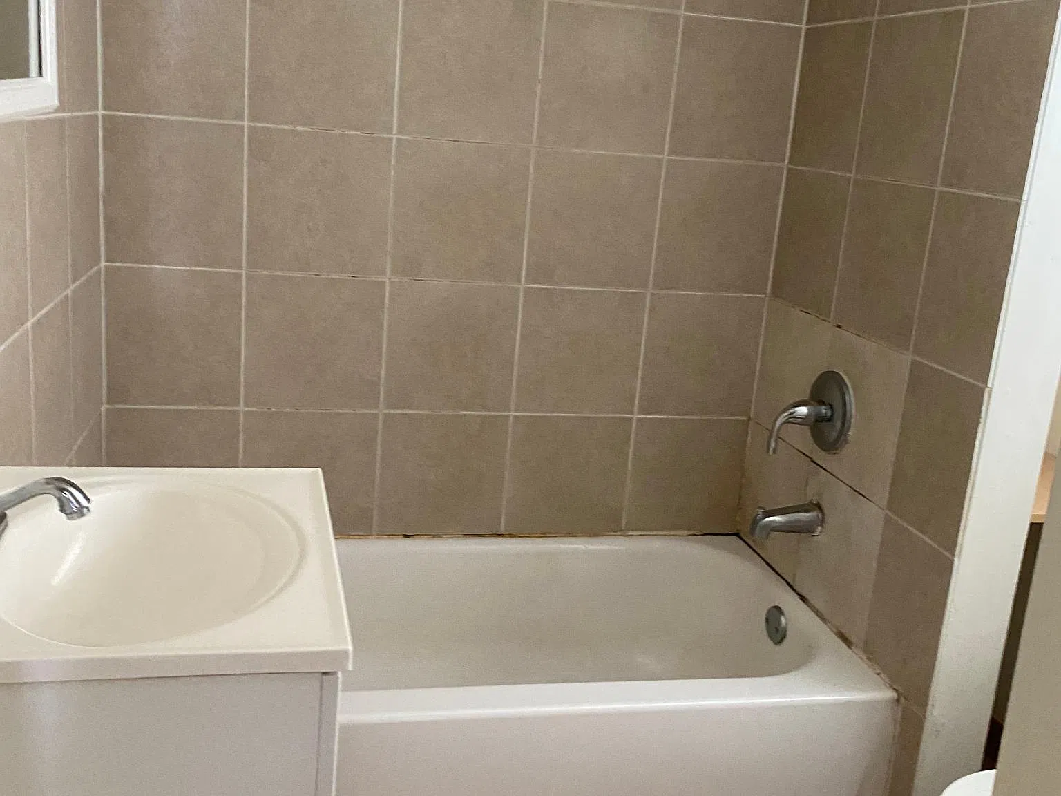 3 bed, 1040 sqft, $1,450 — Photo 3