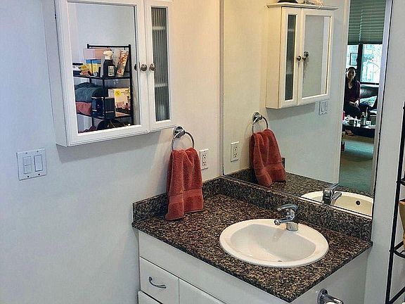 5th image of 250 King St Unit 268