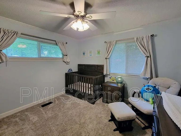 709 James Ave — Photo 13