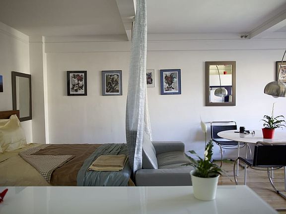 5th image of 200 W 20th St APT 610