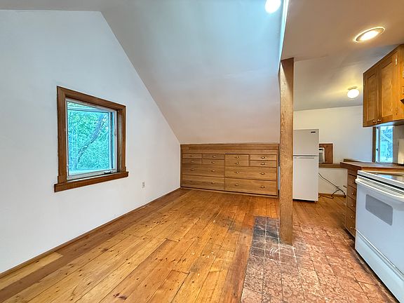 5th image of 1001 N Wolcott Ave #3F