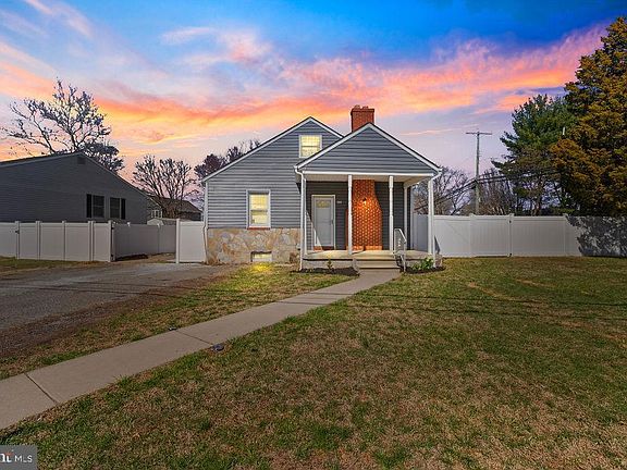 2nd image of 8489 Arbutus Rd