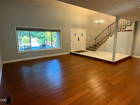 5th image of 441 Silverado Cir