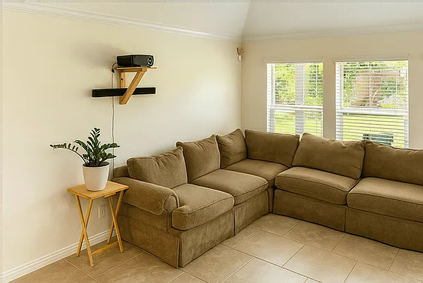 4 bed, 2144 sqft, $2,300 — Photo 3