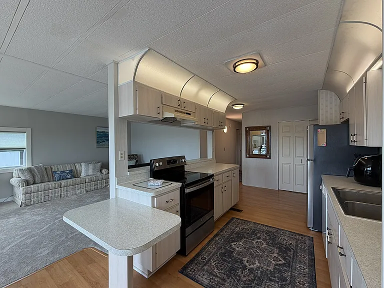 542 Tampico Dr — Photo 13