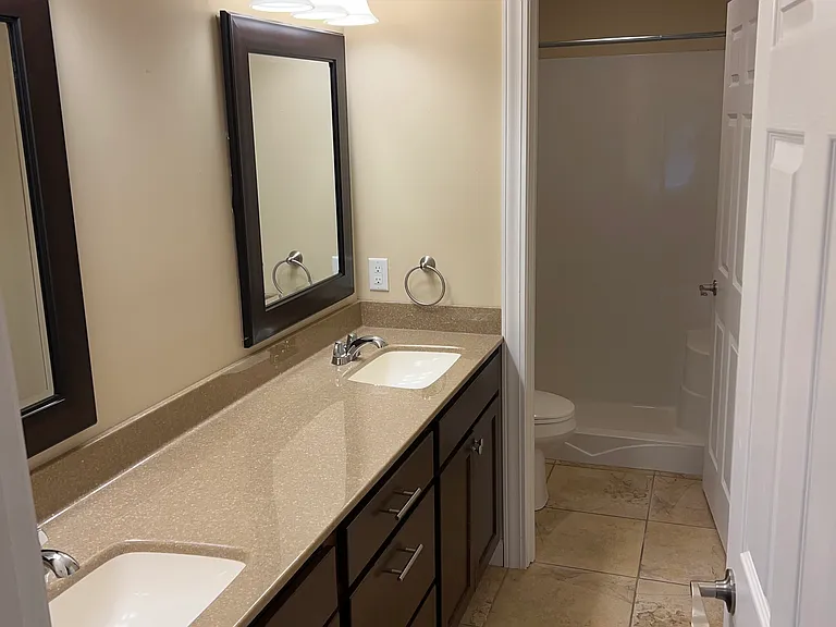1431 Winsor Dr — Photo 10