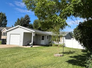 343 Tabor Dr, Killdeer, ND 58640
